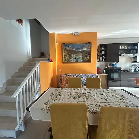 Casa Andrea Apartment *